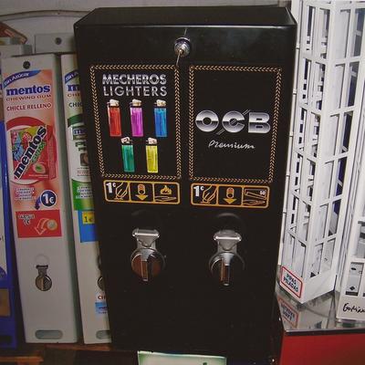 Expendedora papel de fumar y mecheros